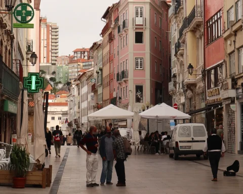 Rua da Sofia dans le centre historique de Coimbra, Portugal