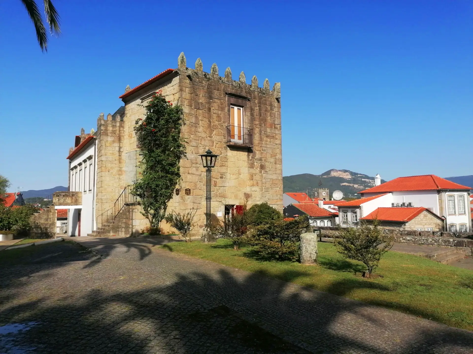 Edifício medieval em Ponte de Lima - cidade do Norte de Portugal