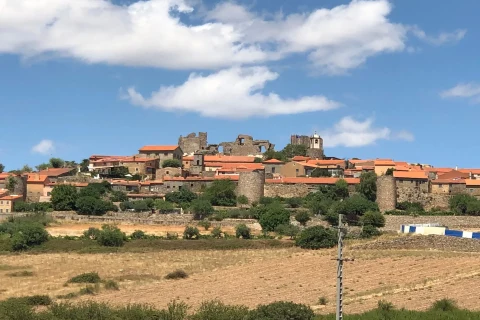 Colline de maisons de Figuiera de Castelo Rodrigo - Villages historiques du Portugal