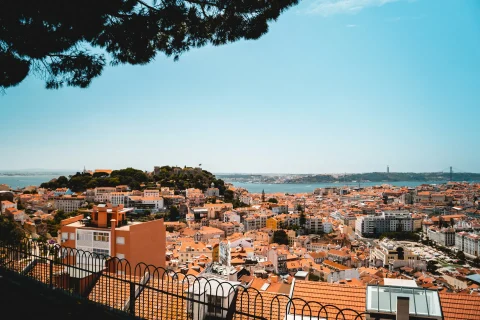 Percorrer as ruas de Lisboa de eléctrico