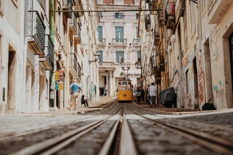 Parcourir les rues de Lisbonne en tramway