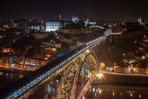 Cross the Luis I Bridge and admire both banks of the Douro River