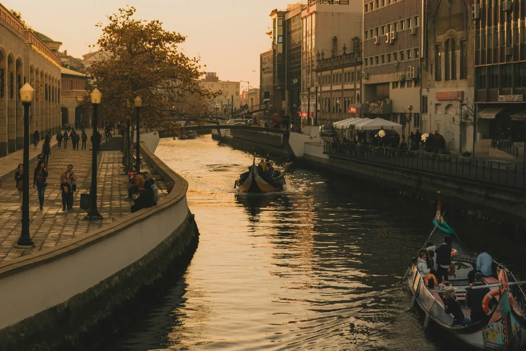 Family travel in Portugal- Stroll calmly through the alleys of Aveiro